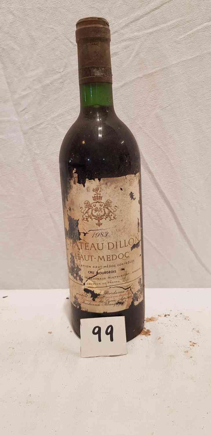 Null 1 botella Château DILLON 1983 HAUT MEDOC. Etiqueta manchada y rota. Buen es&hellip;