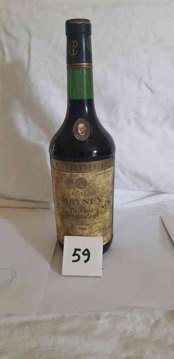 Null 1 Bouteille château MEYNEY 1966 SAINT ESTEPHE. Etiquette tachée, bon niveau&hellip;