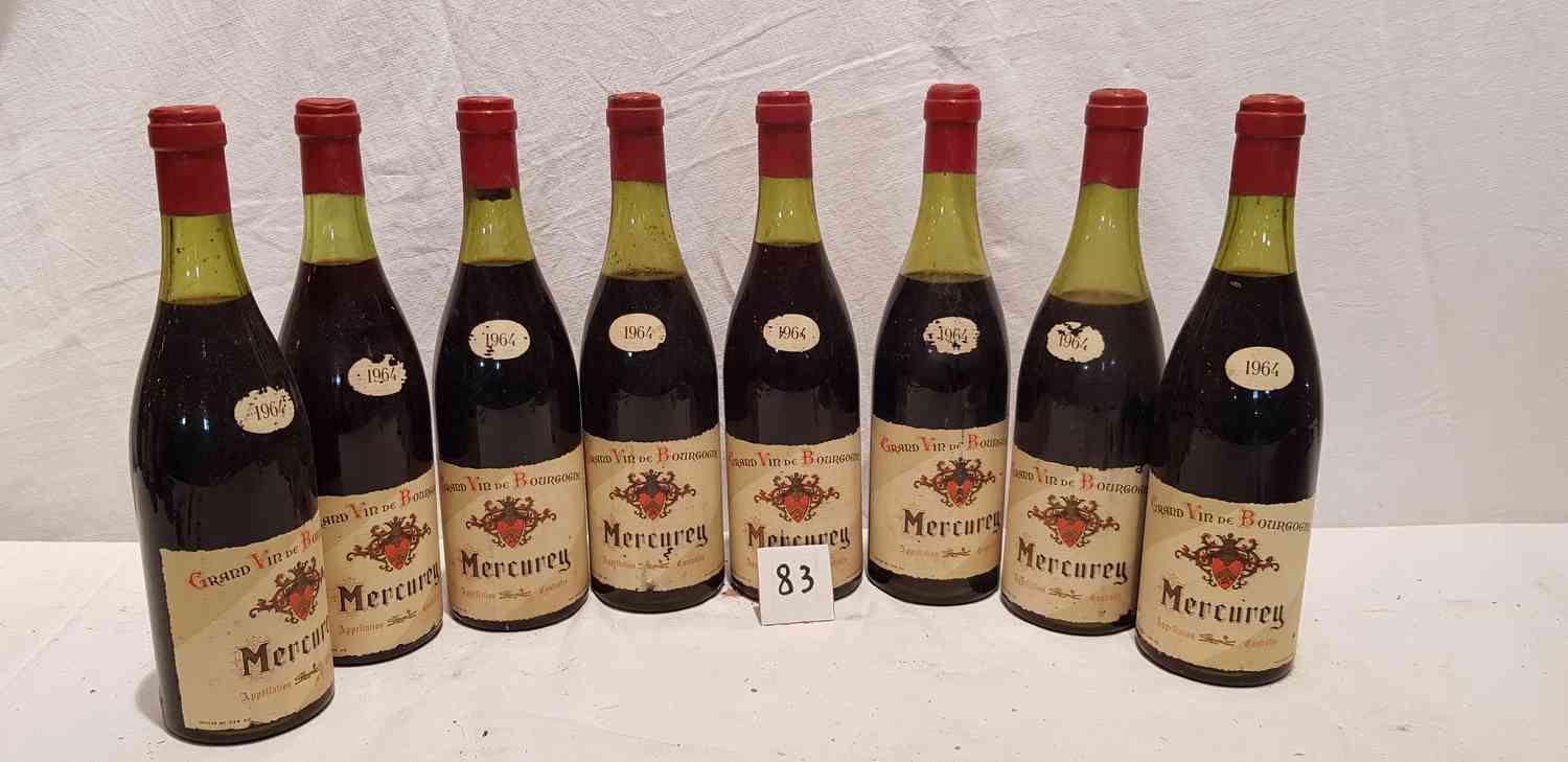 Null 8 bouteilles MERCUREY 1964. Etiquettes en bon état. 3 mi-épaule, 5 bas goul&hellip;