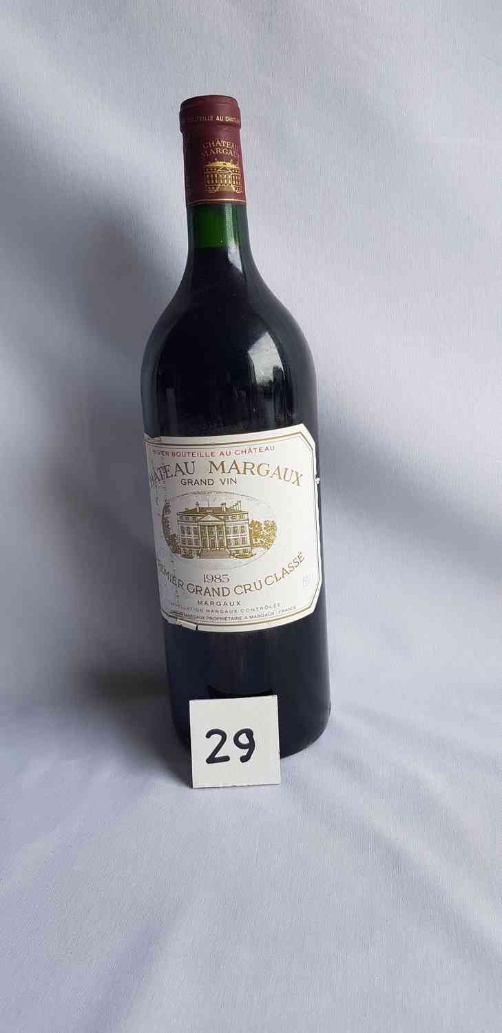 Null 1瓶MARGAUX酒庄1985年葡萄酒。1°GCC MARGAUX。标签略有破损和污渍。