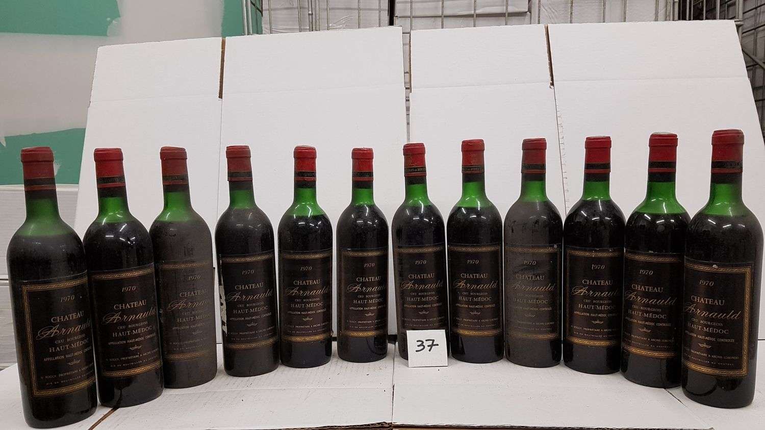 Null 12瓶 ARNAULD酒庄1970年上梅多克葡萄酒 4瓶半肩，5瓶高肩，3瓶低颈，完美标签