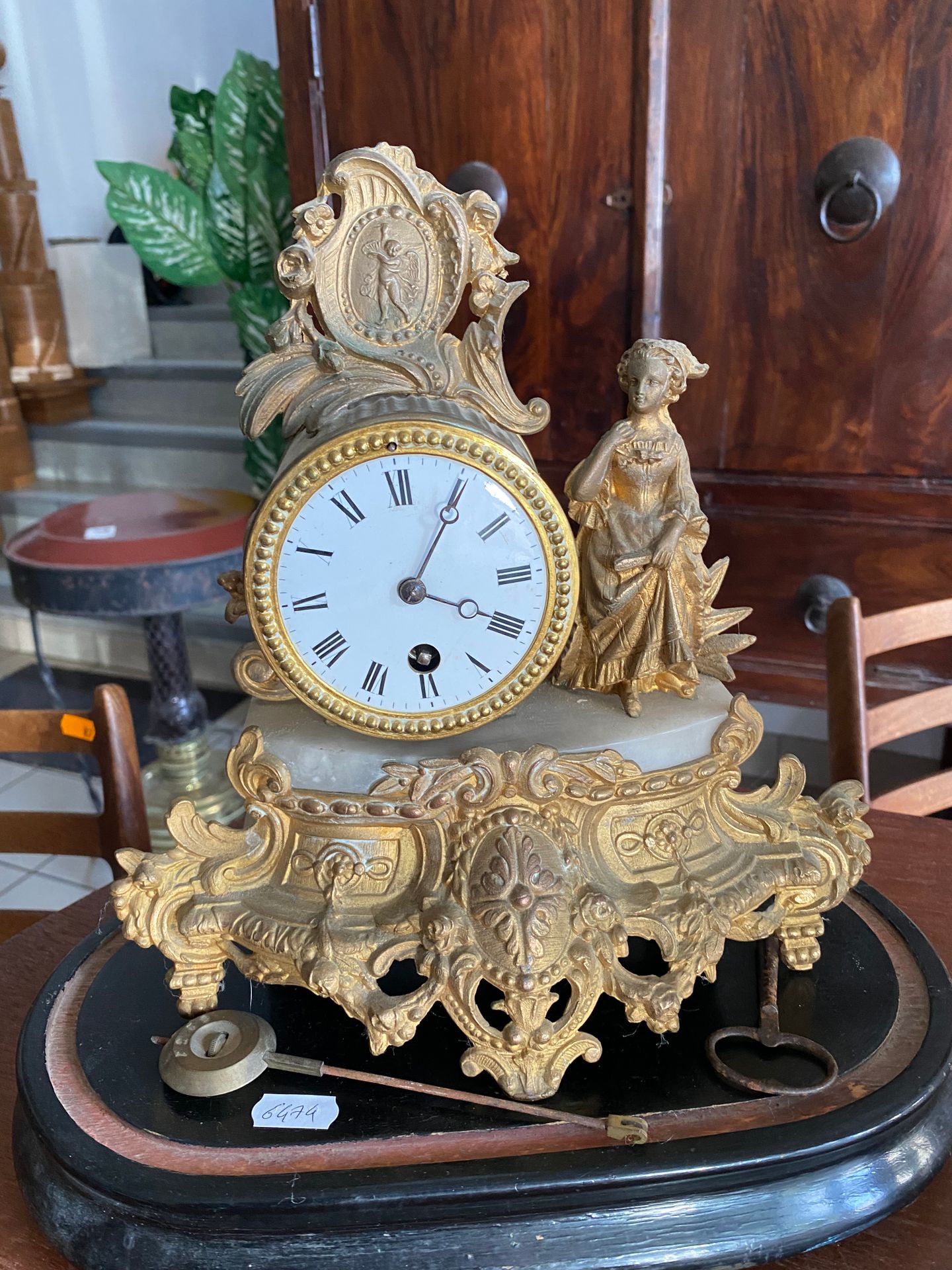 Null Antique clock on wooden base