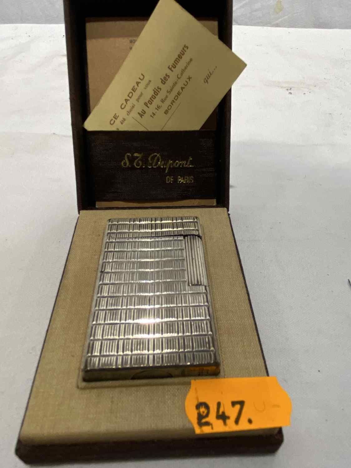 Null 1 Briquet DUPONT en plaqué argent dans son étui