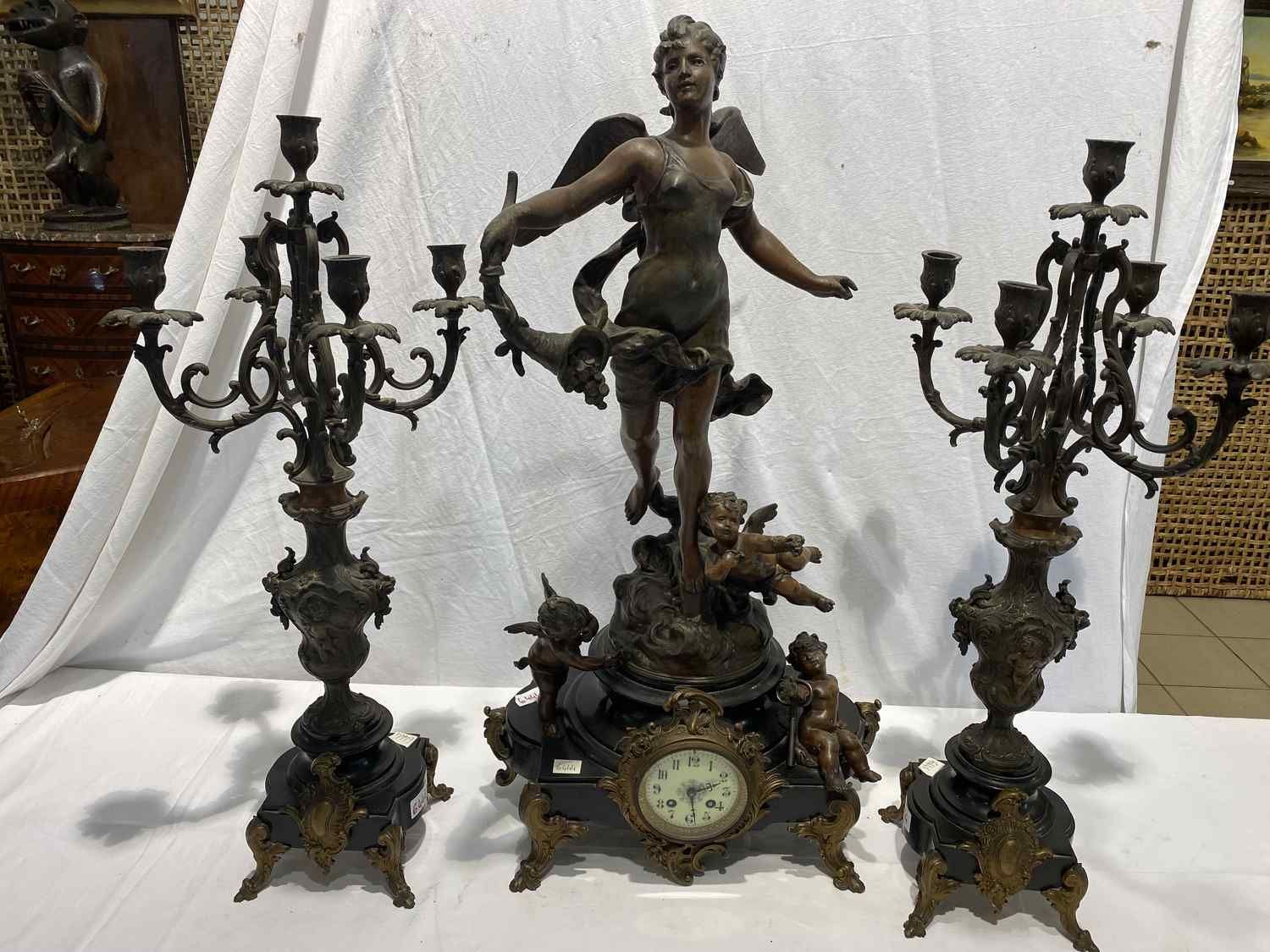 Null 1 Napoleon III clock "Subject to the loves" with its 2 candelabras - Height&hellip;