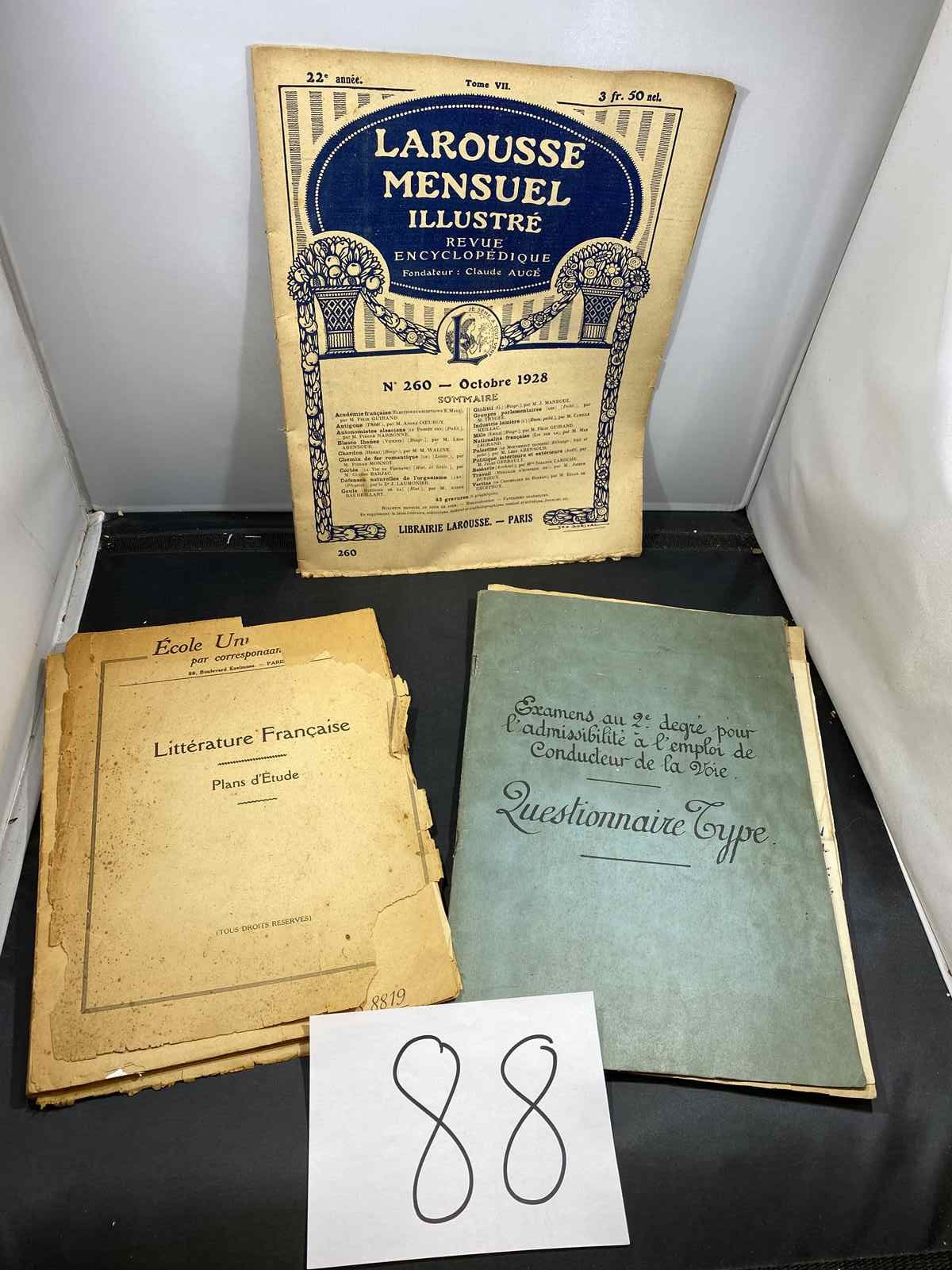 Null 教育 - 2本打印的笔记本：法国文学学习计划和二级考试，以获得轨道驾驶员的工作资格，标准调查表。 附有插图的《拉鲁斯月刊》1928年10月第260期。&hellip;