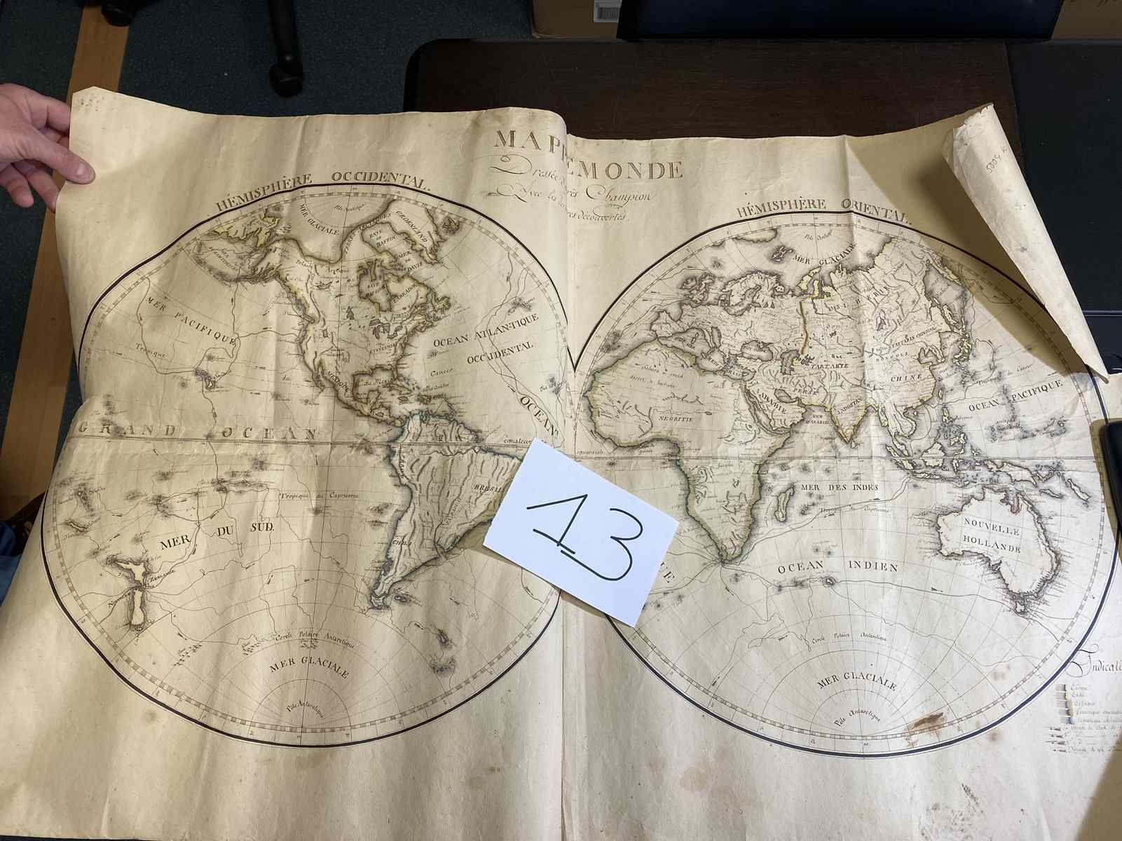 Null 冠军之后印制的世界地图，最新的发现没有日期，但在1788年之后，可能是18世纪后期。 尺寸：105x65，带颜色重塑，中央折叠和小斑点扶手。