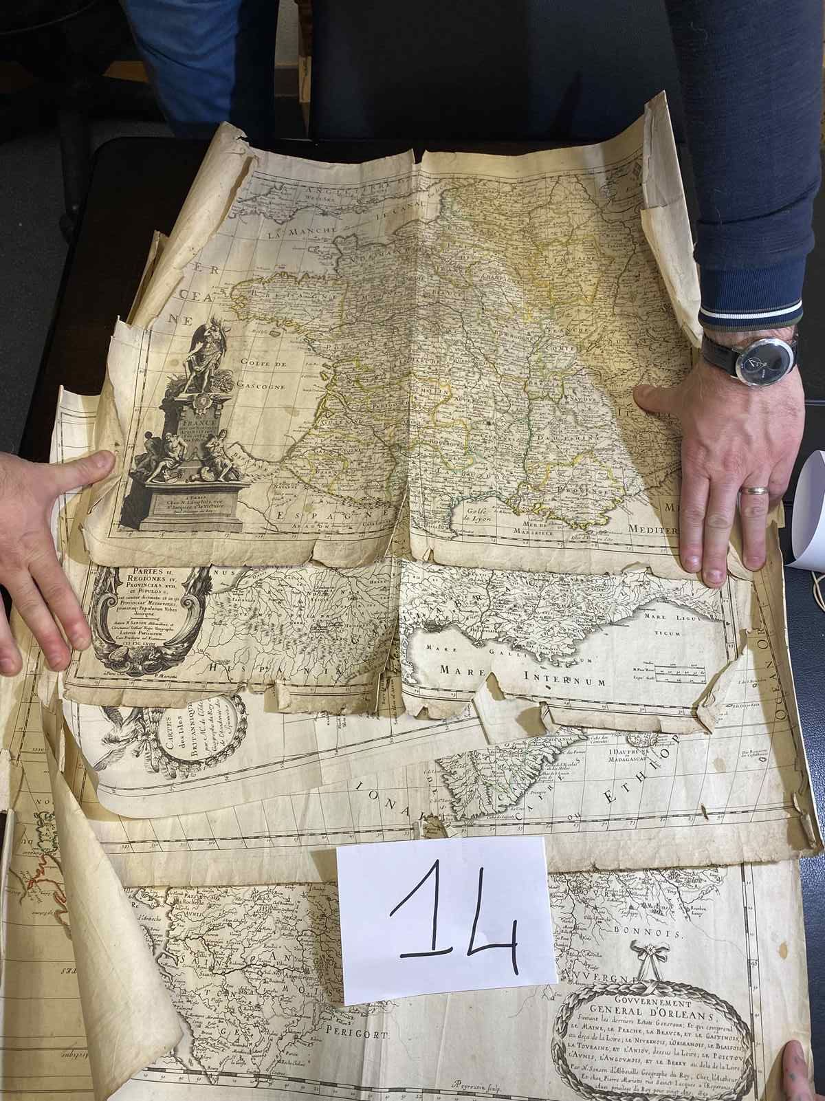 Null 一套6张18世纪的古董地图

- gailia vetus by n.SANSON 1658, DECHIRURES in MARGIN AND TO&hellip;