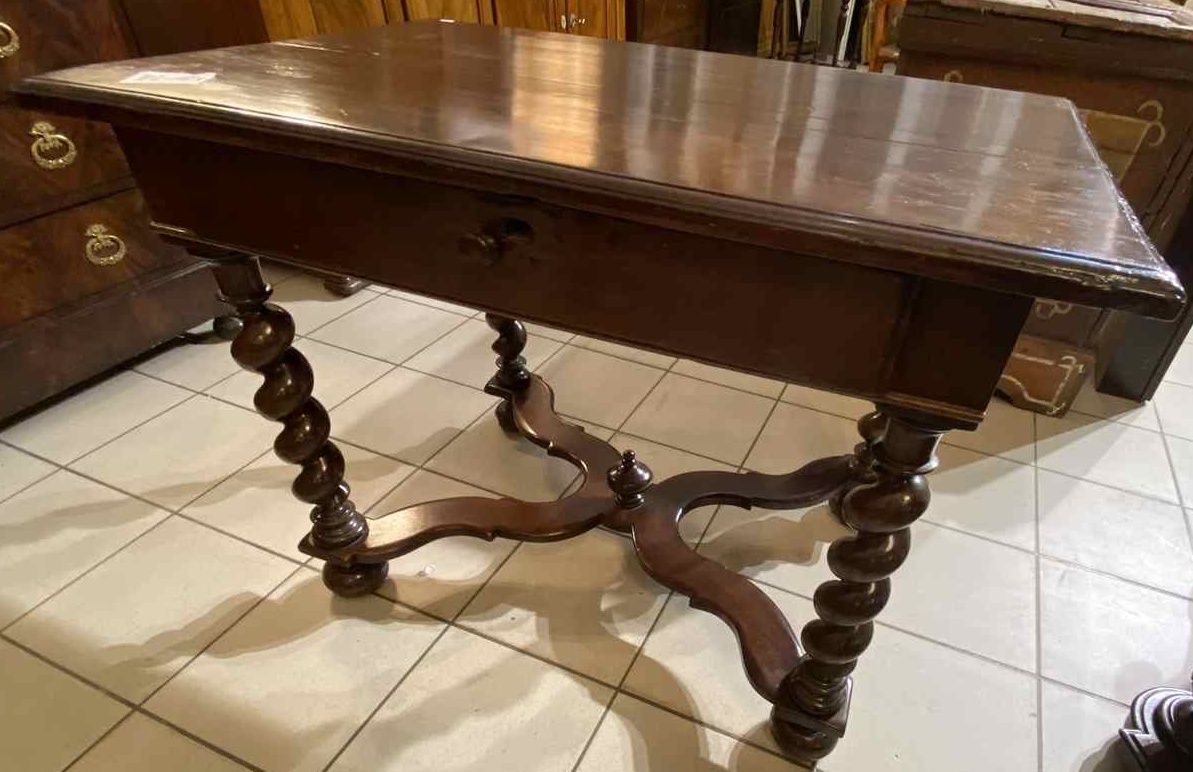 Mise à prix 100 € 
1 Louis XIII style table - dim. 100 x 0,66 cm