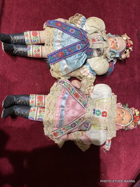Mise à prix 30 € 
2 poupées russes anciennes - dim : 0.33 cm
