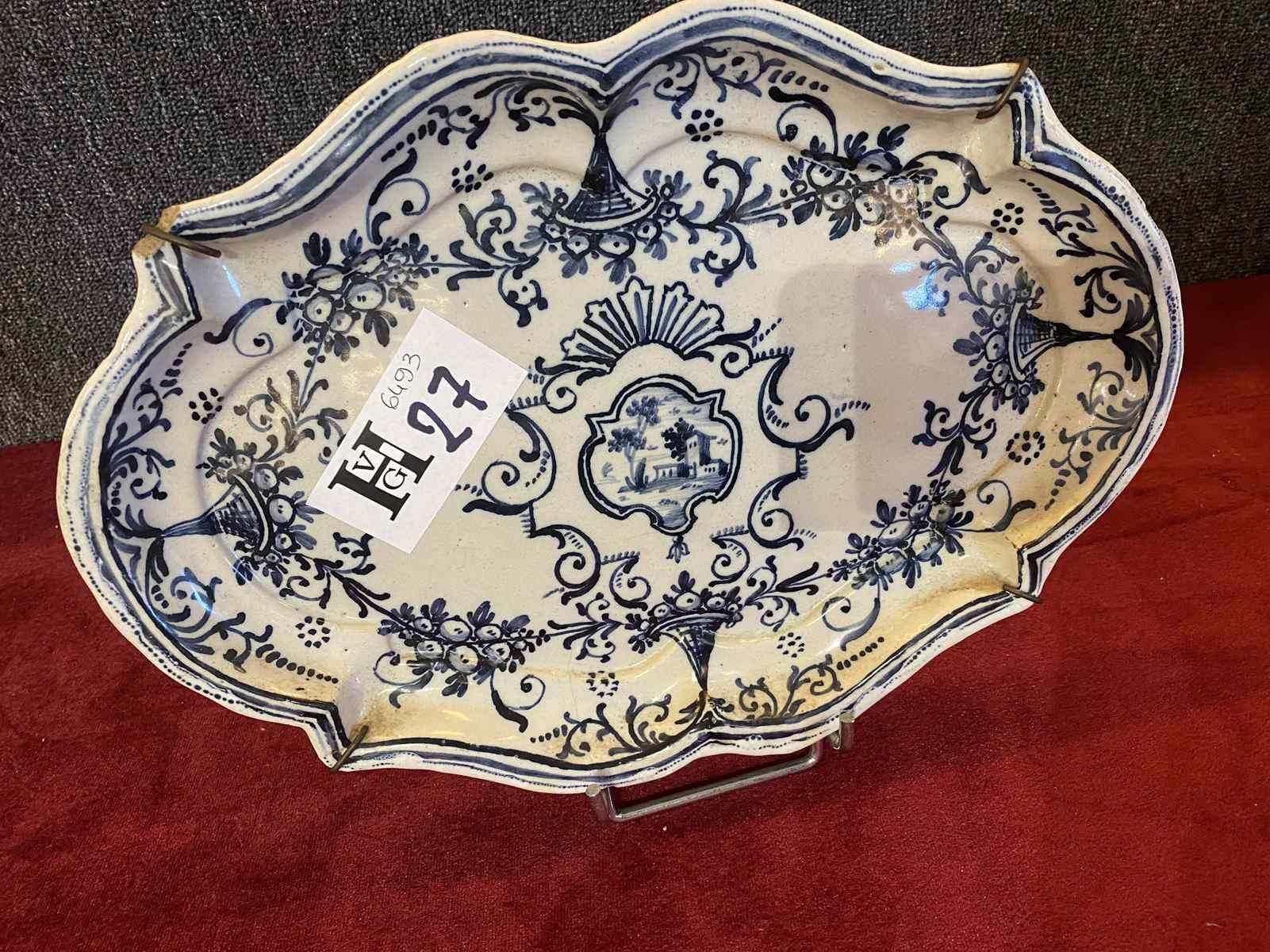 Mise à prix 30 € 
1 精美的陶器盘子18世纪可能是Moustier的 - 边缘有小的缺失