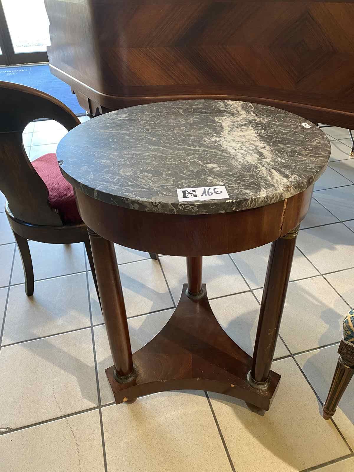 Mise à prix 40 € 1 Table guéridon style empire - restauration à prévoir - marbre&hellip;