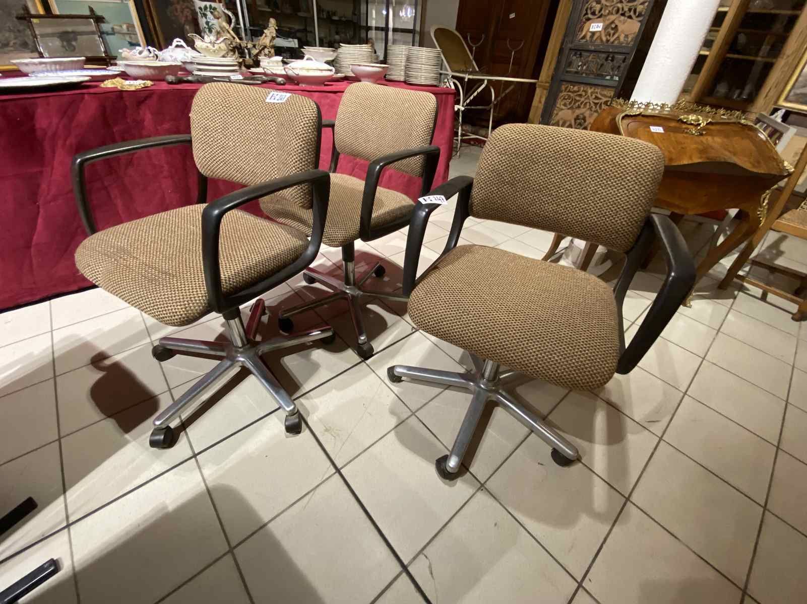 Mise à prix 30 € 3 Fauteuils de bureau année 50