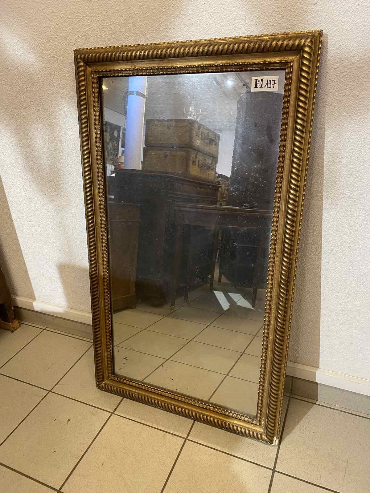 Mise à prix 50 € 
1 Specchio dorato, vetro al mercurio dim. 0,73 x 1,25