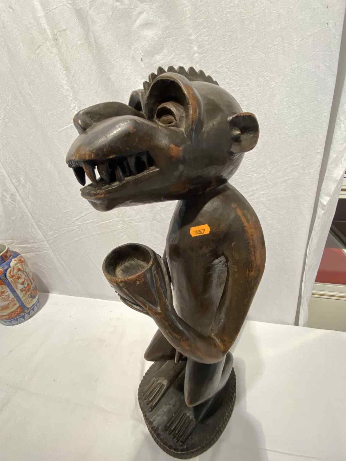 Mise à prix 50 € 
1 Statue singe Baoulé en bois sculpté - Dim. 61cm