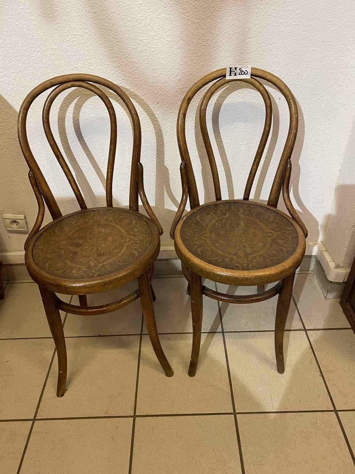 Mise à prix 40 € 
Pair of bistro chairs in bent wood in the Michael THONET taste&hellip;