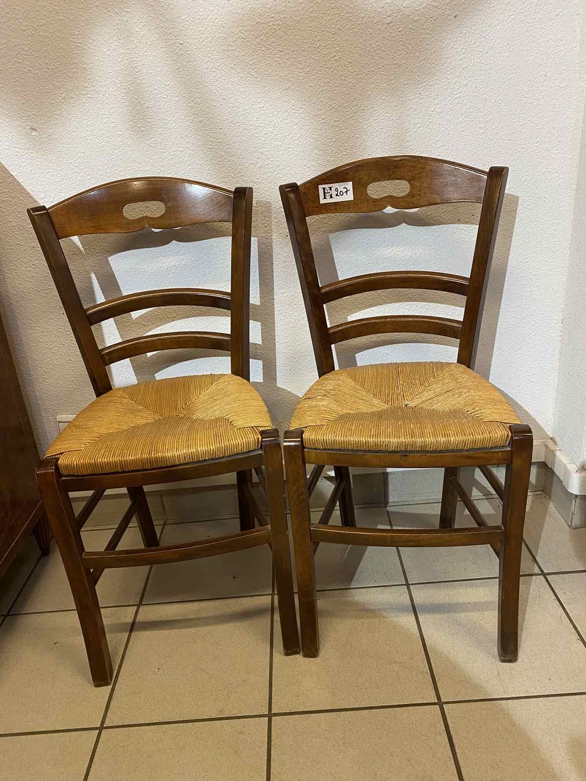 Mise à prix 20 € 
1 Pair of golden straw bed chairs, copy