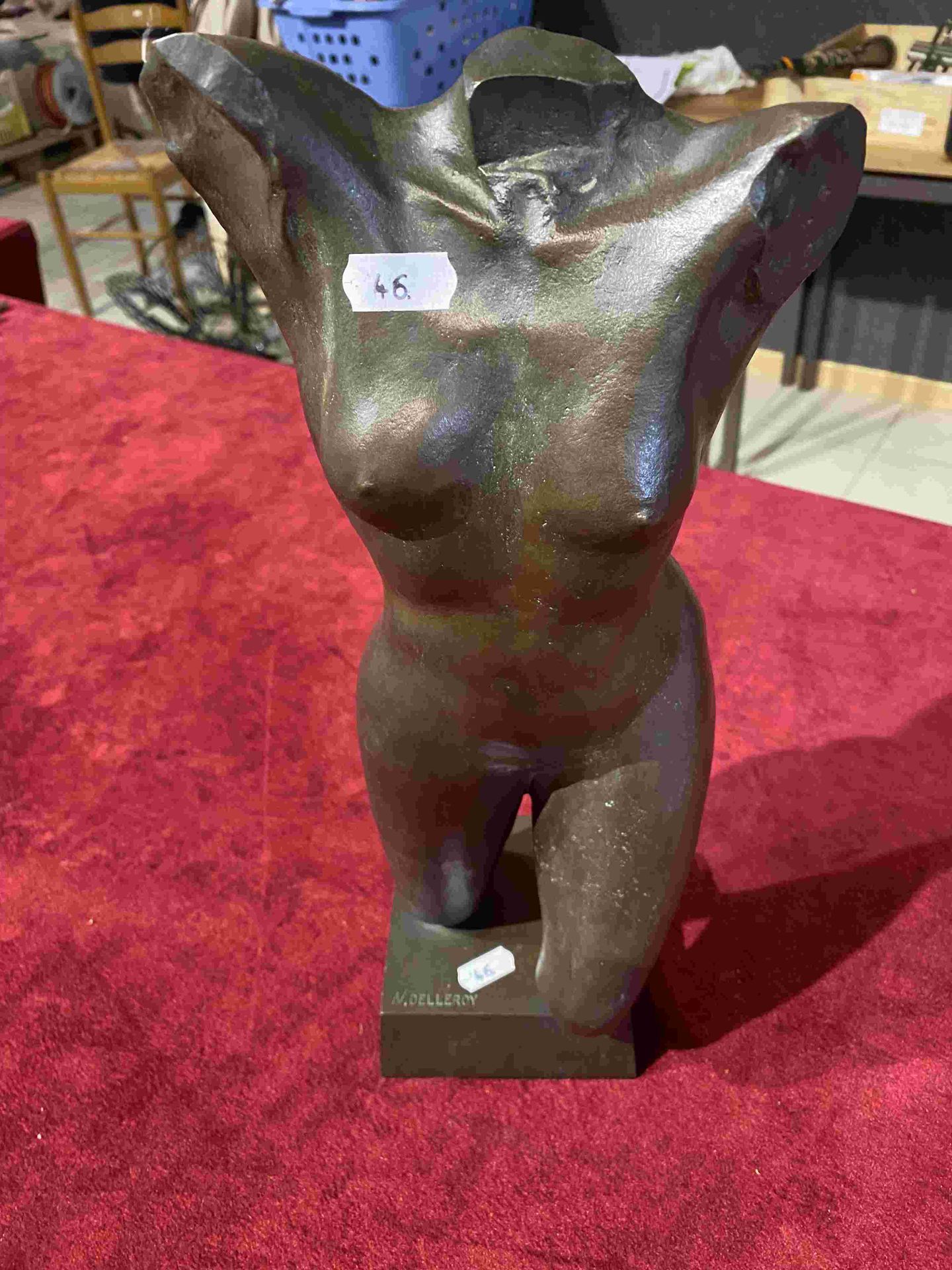 Mise à prix 250 € 1 Bronze "naked" signed N. DELLEROY - max. Height 41