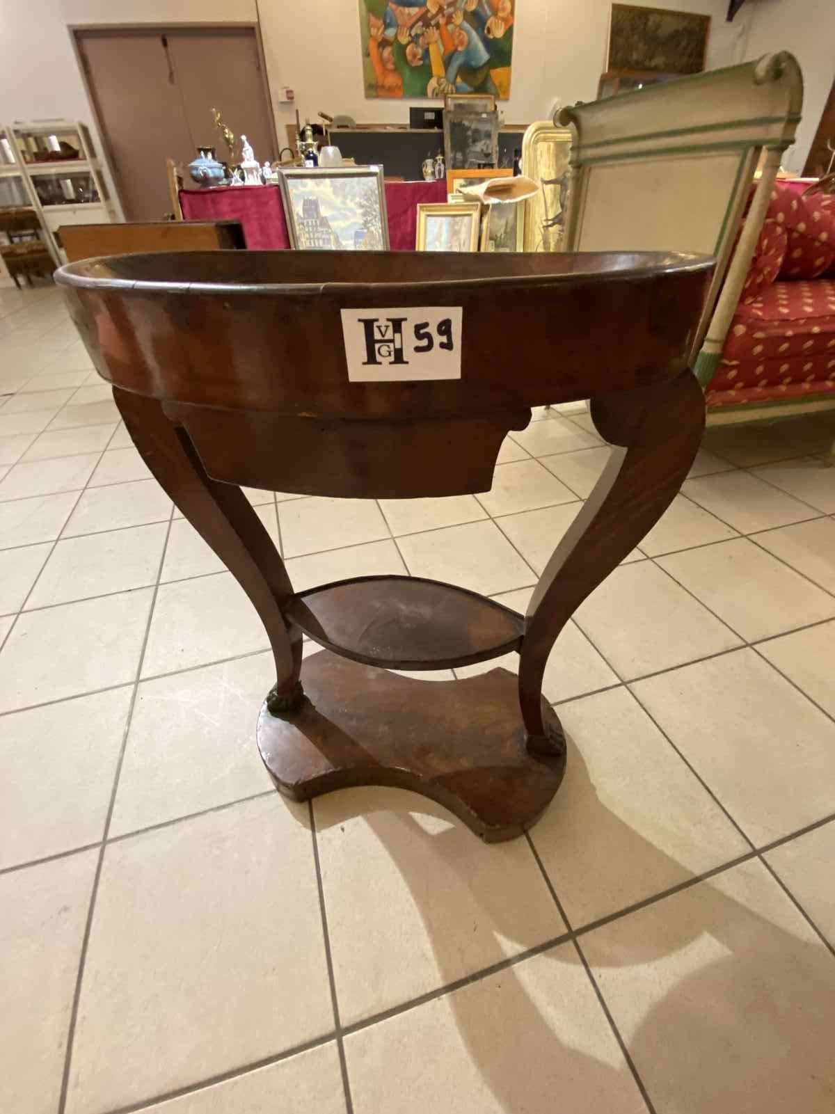 Mise à prix 20 € 
1 Mahogany middle table - empire style - claw foot - missing d&hellip;