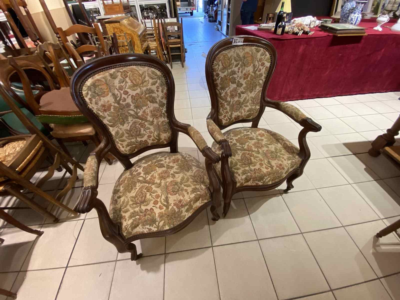 Mise à prix 100 € 1 Pair of Louis Philippe mahogany armchairs from Cuba