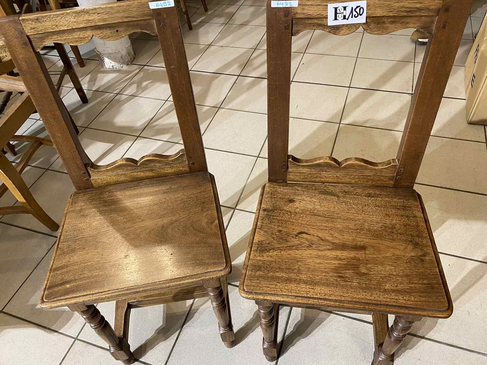 Mise à prix 40 € 1 Paar Lorraine-Stühle aus Walnussholz