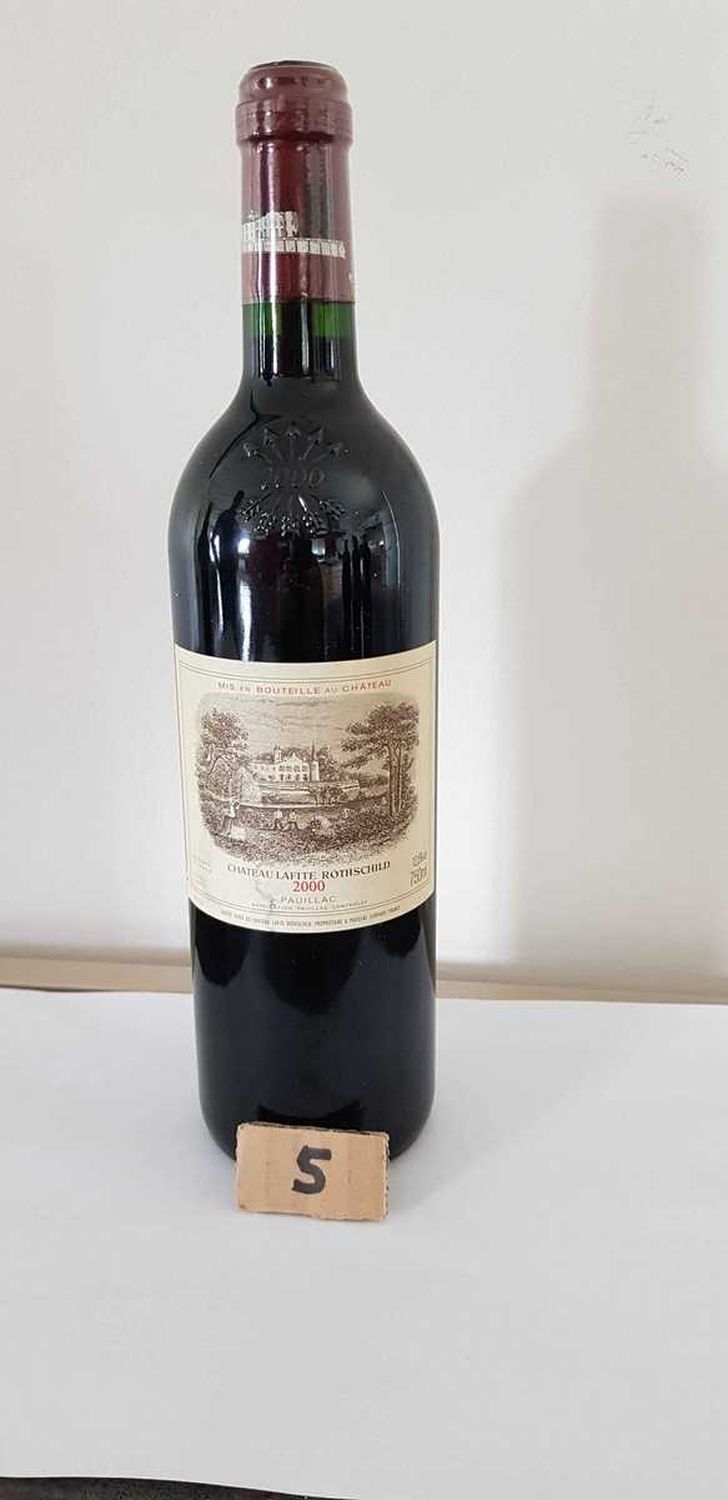 Null 1 bottle of CHÂTEAU LAFITE ROTHSCHILD 2000 1er GCC PAUILLAC - Nice presenta&hellip;