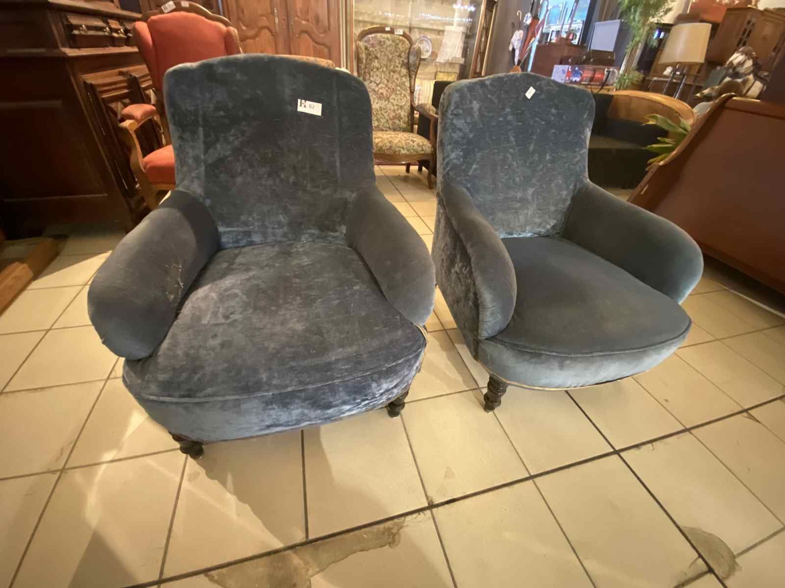 Mise à prix 20 € 
Pair of English armchairs from the 1900's - Blackened wood leg&hellip;