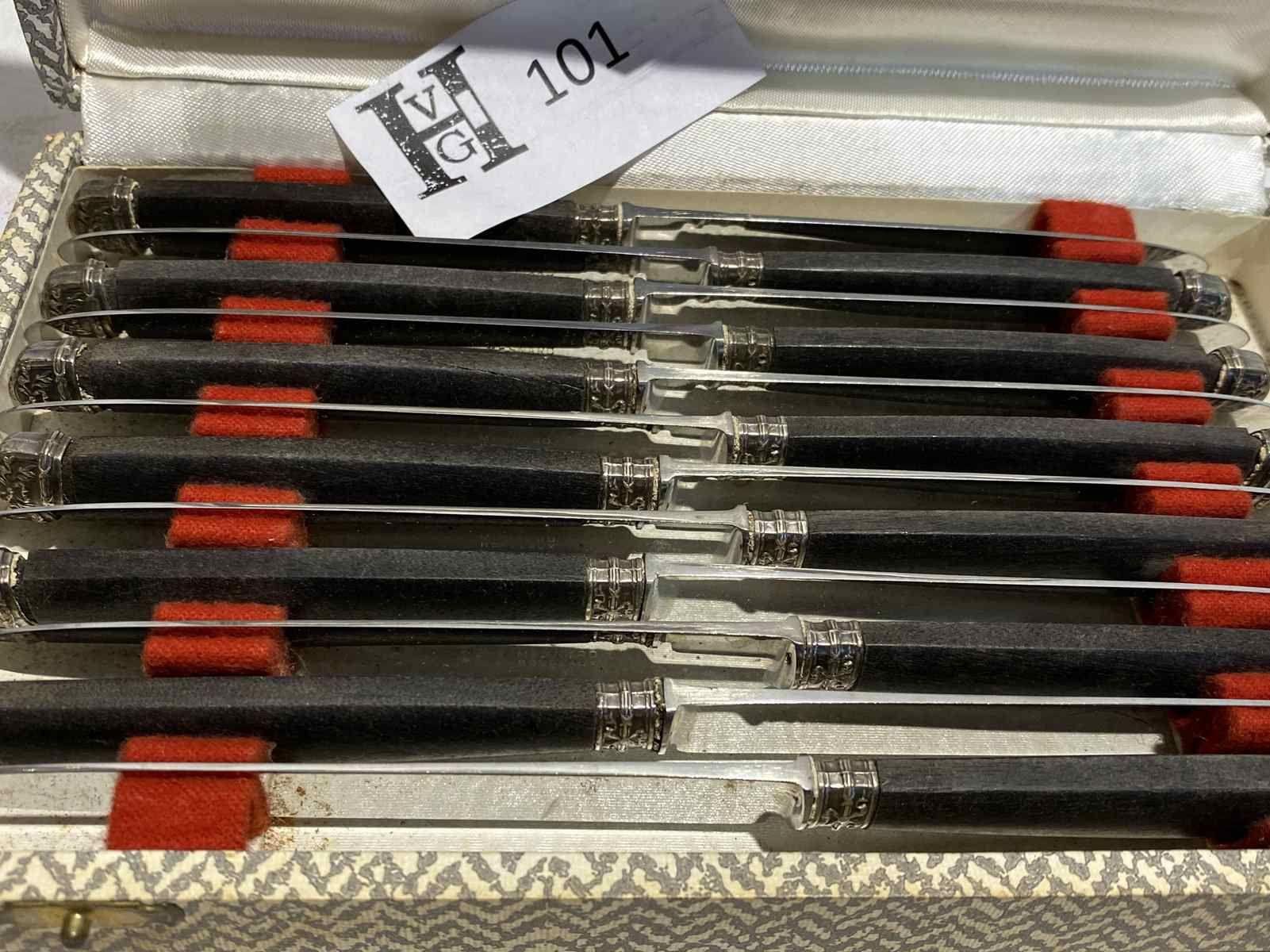 Mise à prix 30 € 
Set mit 12 Tafelmessern Beschriftung auf der Klinge aus Stahl &hellip;