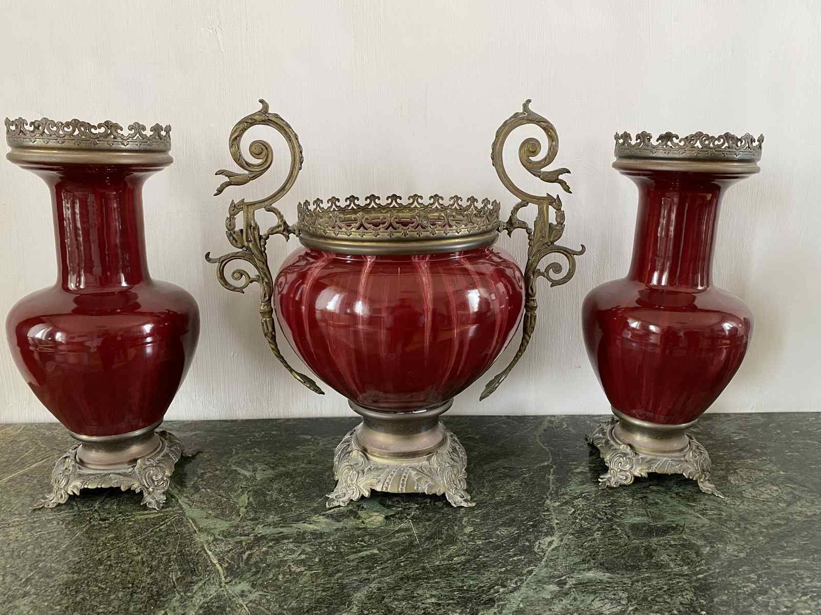 Null Garniture de cheminée composée d'une paire de vases et d'une jardinière por&hellip;