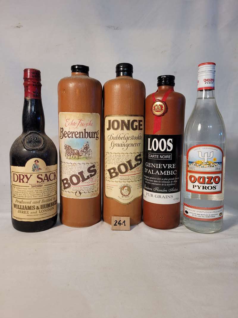 Null Lot of 5 bottles including 1 blle OUZO, 1 blle SHERRY WILLIAMS & HUMBERT, 1&hellip;