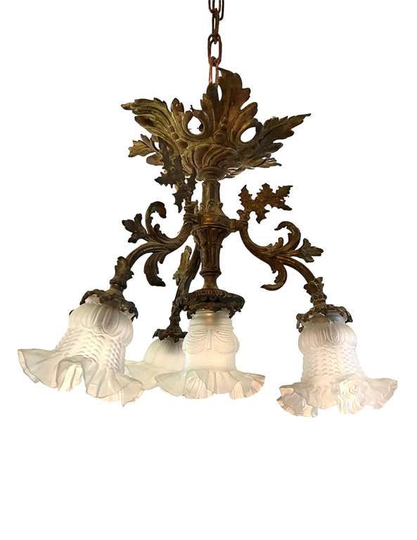 Continental Mirar fijamente Antorchas Araña de bronce de 4 luces con decoración de follaje. Al… | Drouot.com