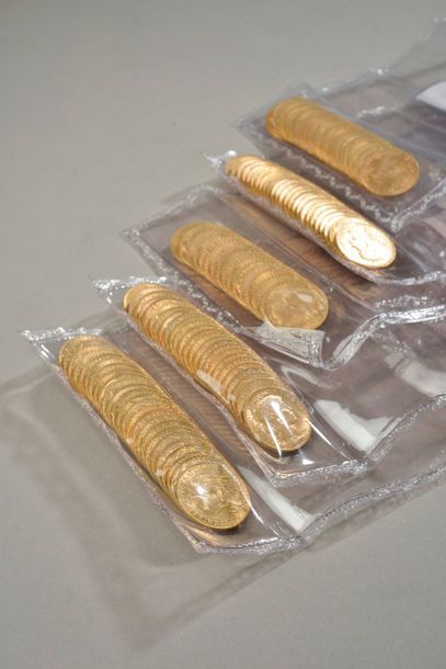 Null Dans quatre sachets, ensemble de 115 pièces de 20 francs or comprenant :
- &hellip;