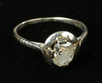 Null Solitaire en or blanc orné d'un diamant ovale taille ancienne. 
Poids brut &hellip;