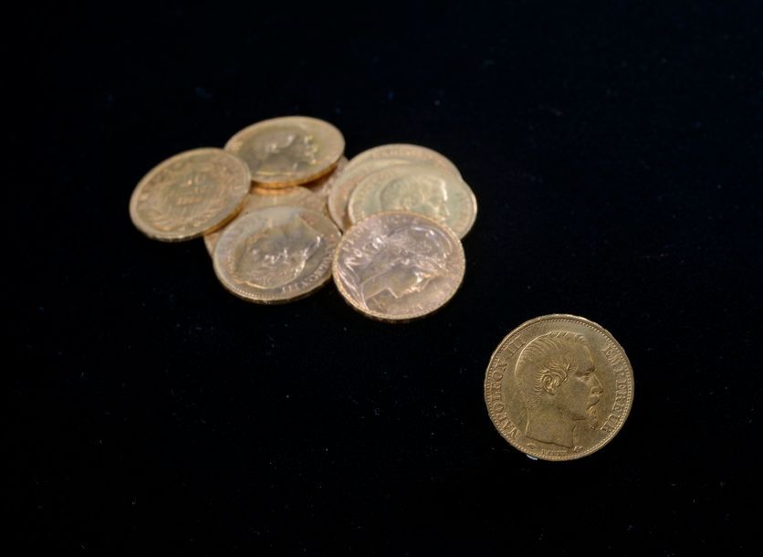 Null Ensemble de 10 pièces d'or comprenant :
- Neuf pièces de 20 francs or;
- Un&hellip;