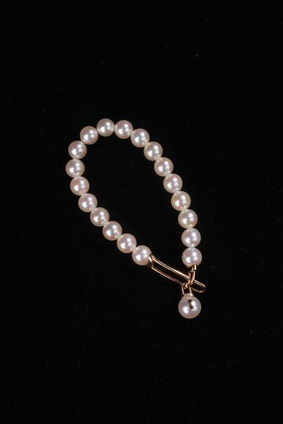 Null *2 bracelets de perles de culture Akoya blanches, terminés par deux anneaux&hellip;
