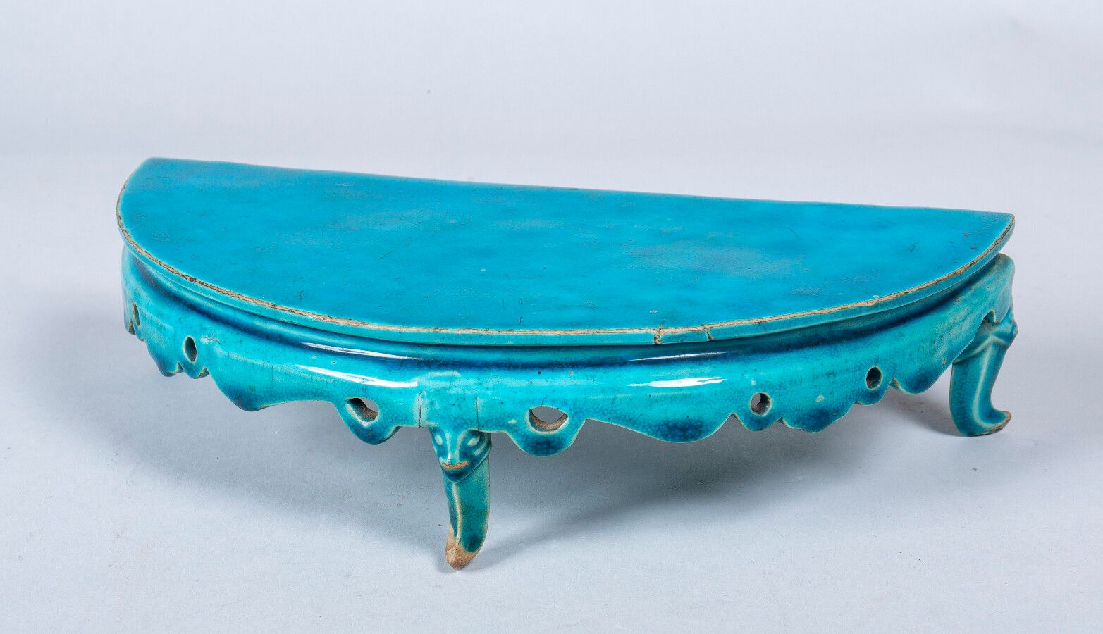 Null China, late 17th-18th century, turquoise enamelled porcelain base, of hemis&hellip;