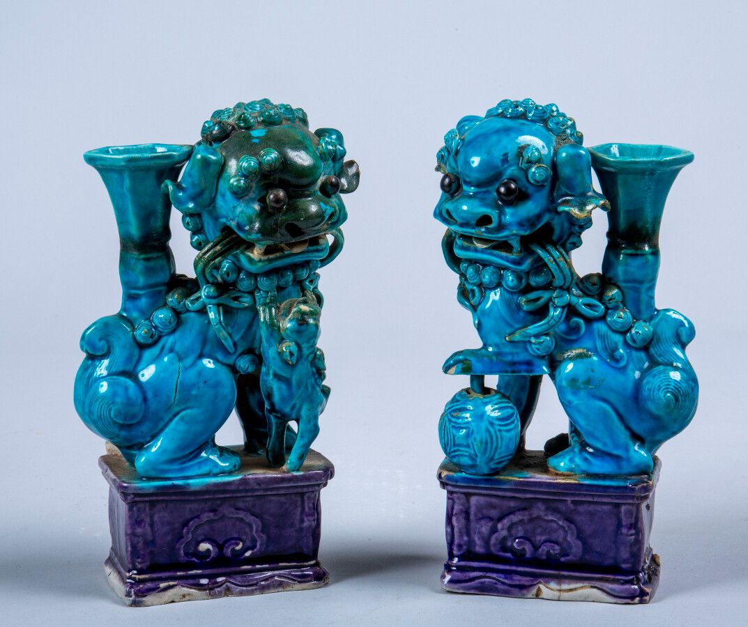 Null China, siglo XIX y finales del XIX, conjunto de cuatro objetos de porcelana&hellip;