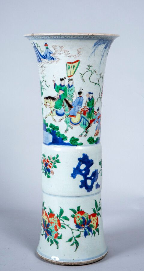 Null Chine, période Transition, XVIIe siècle, grand vase cornet en porcelaine et&hellip;