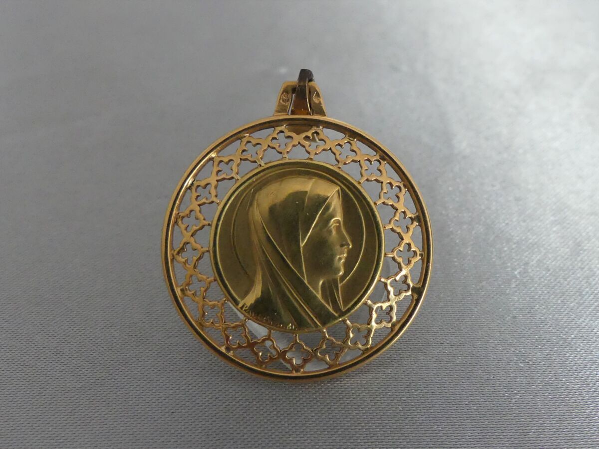 Null MEDALLA en oro amarillo de 750 milésimas, representando una Virgen, en un m&hellip;