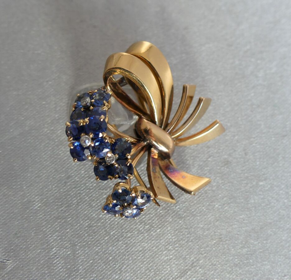 Null Pink gold and white gold brooch 750 thousandths in the form of a bouquet gi&hellip;