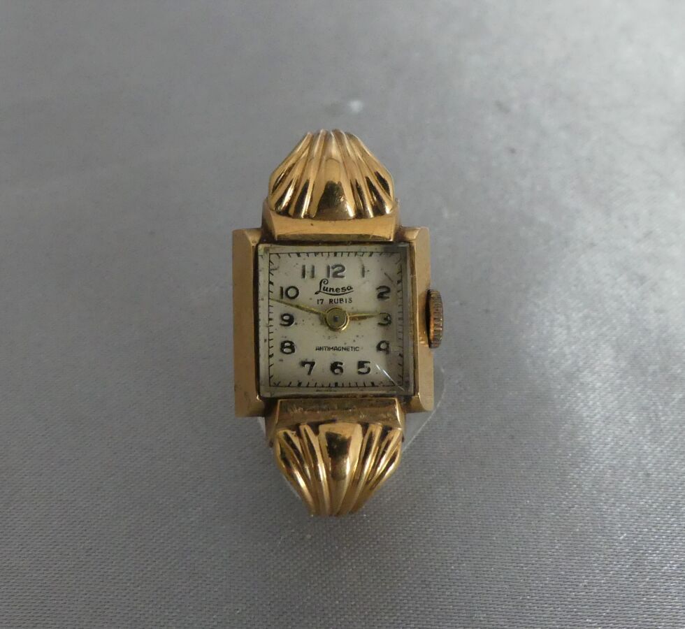 Null WATCH of lady LUNESA in yellow gold 750 thousandths with rectangular case, &hellip;