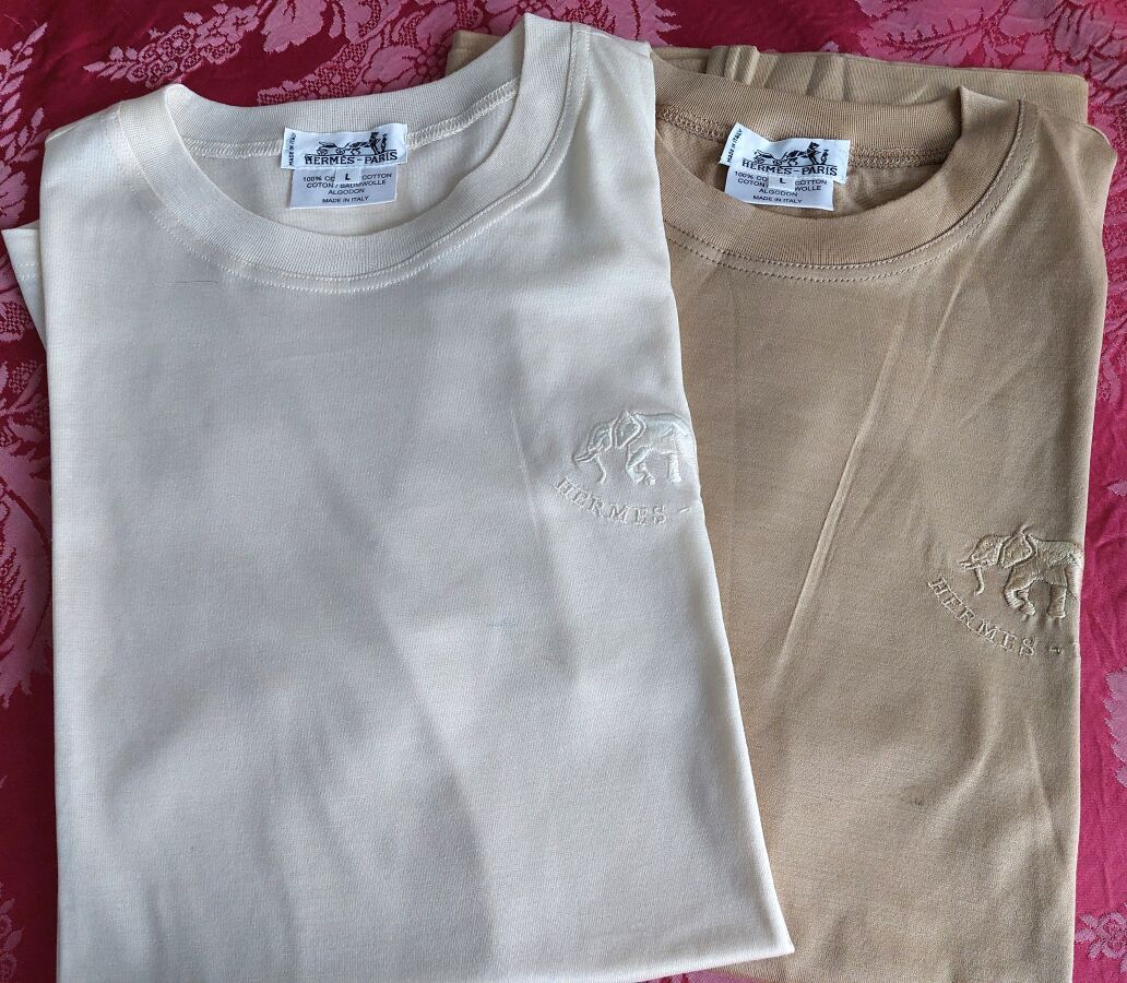 Null 爱马仕-帕里斯（HERMÈS-PARIS） - 两件棉质背心，奶油色和米色，绣有大象图案，L 码，二手状态。