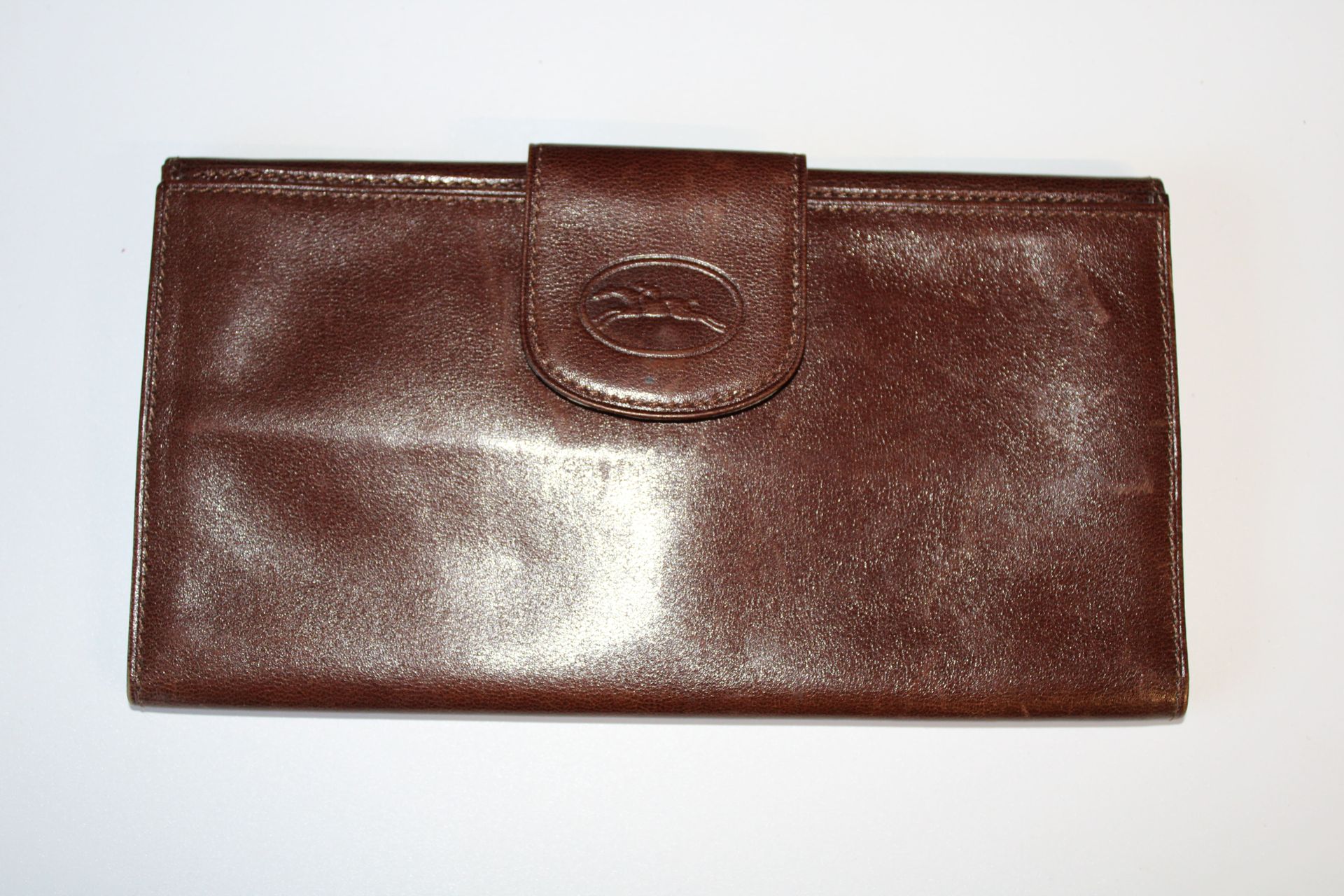 LONGCHAMP Brown leather checkbook, money and card holder, some traces 10 x 19