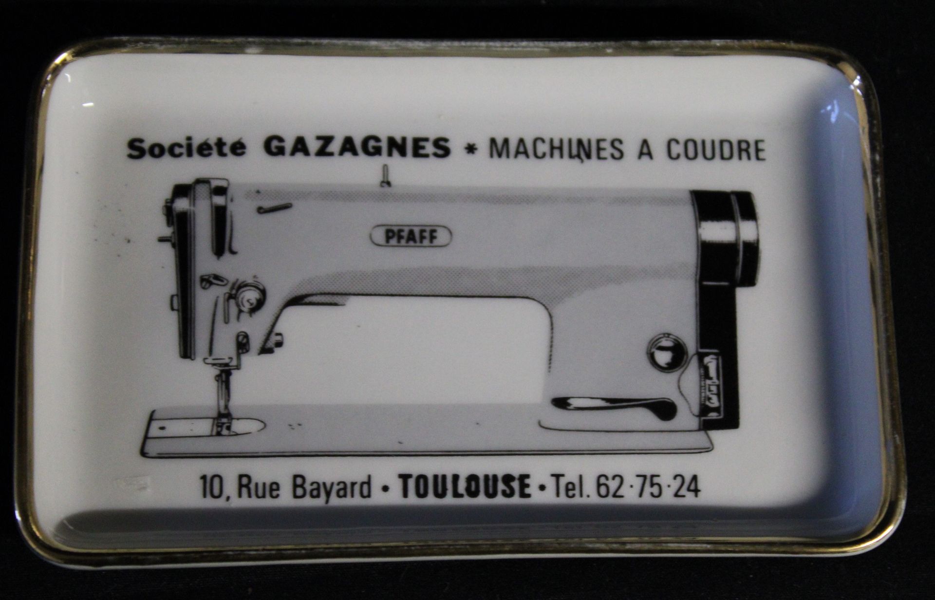 Null Bolsa rectangular, "SOCIETE GAZAGNES MACHINES MACHINES A COUDRE", en porcel&hellip;