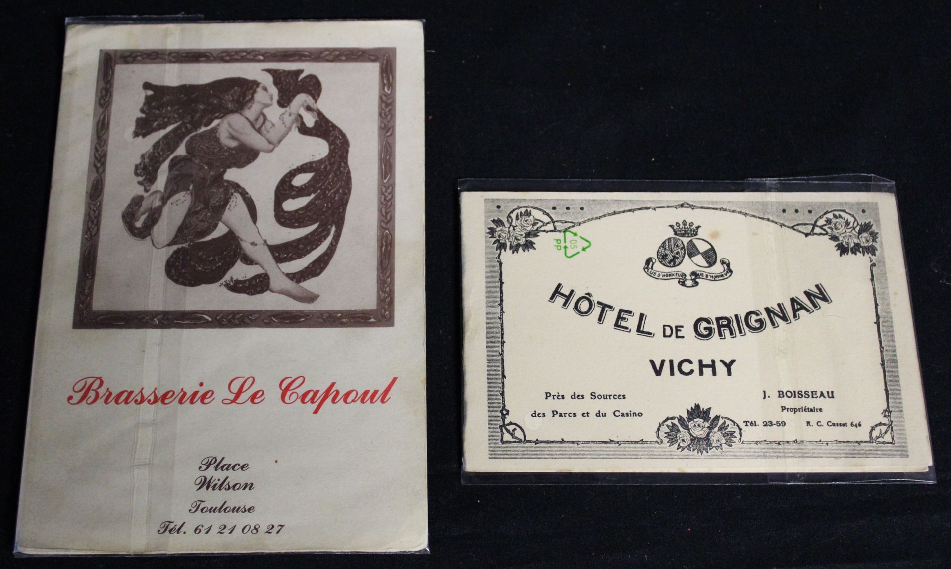 Null Zwei Werbekarten: HOTEL DE GRIGNAN VICHY und BRASSERIE LE CAPOUL TOULOUSE