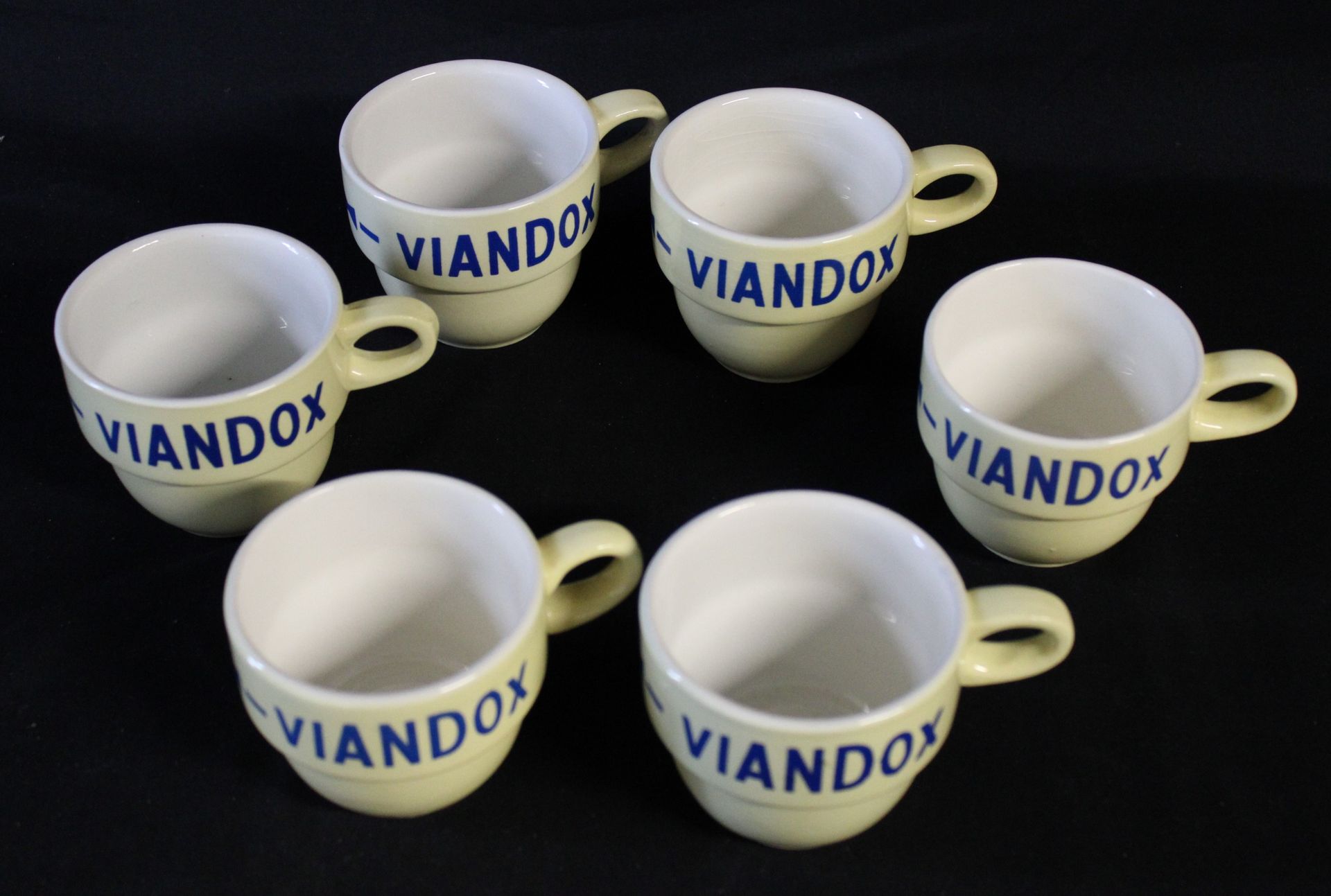 Null 
Sechs große VIANDOX-Kaffeetassen aus Keramik