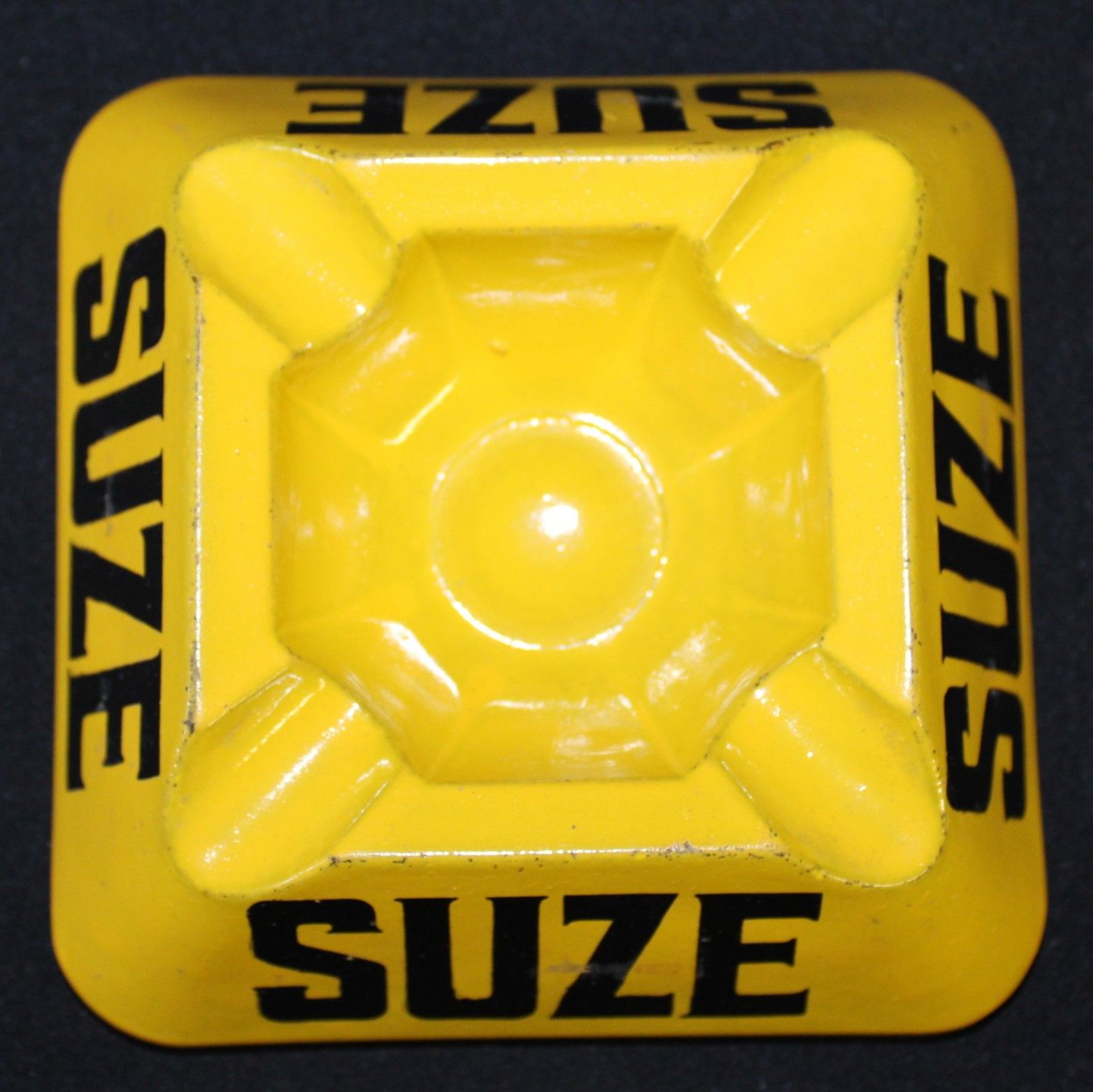 Null Cendrier de forme carré, "Suze", en verre, usure, 11x4