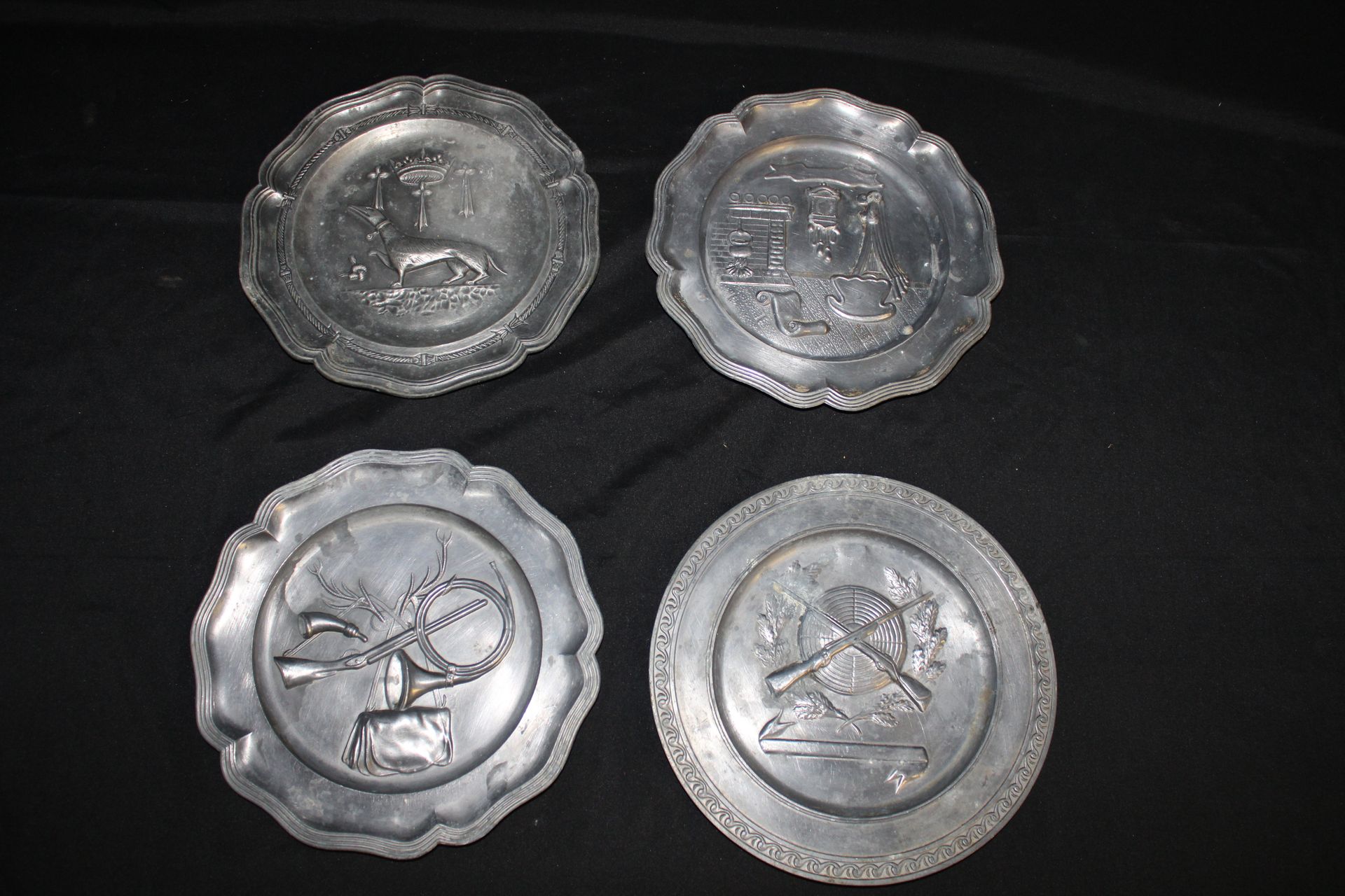 Null 4 pewter plates, hunting scenes, 21,5 cm diameter