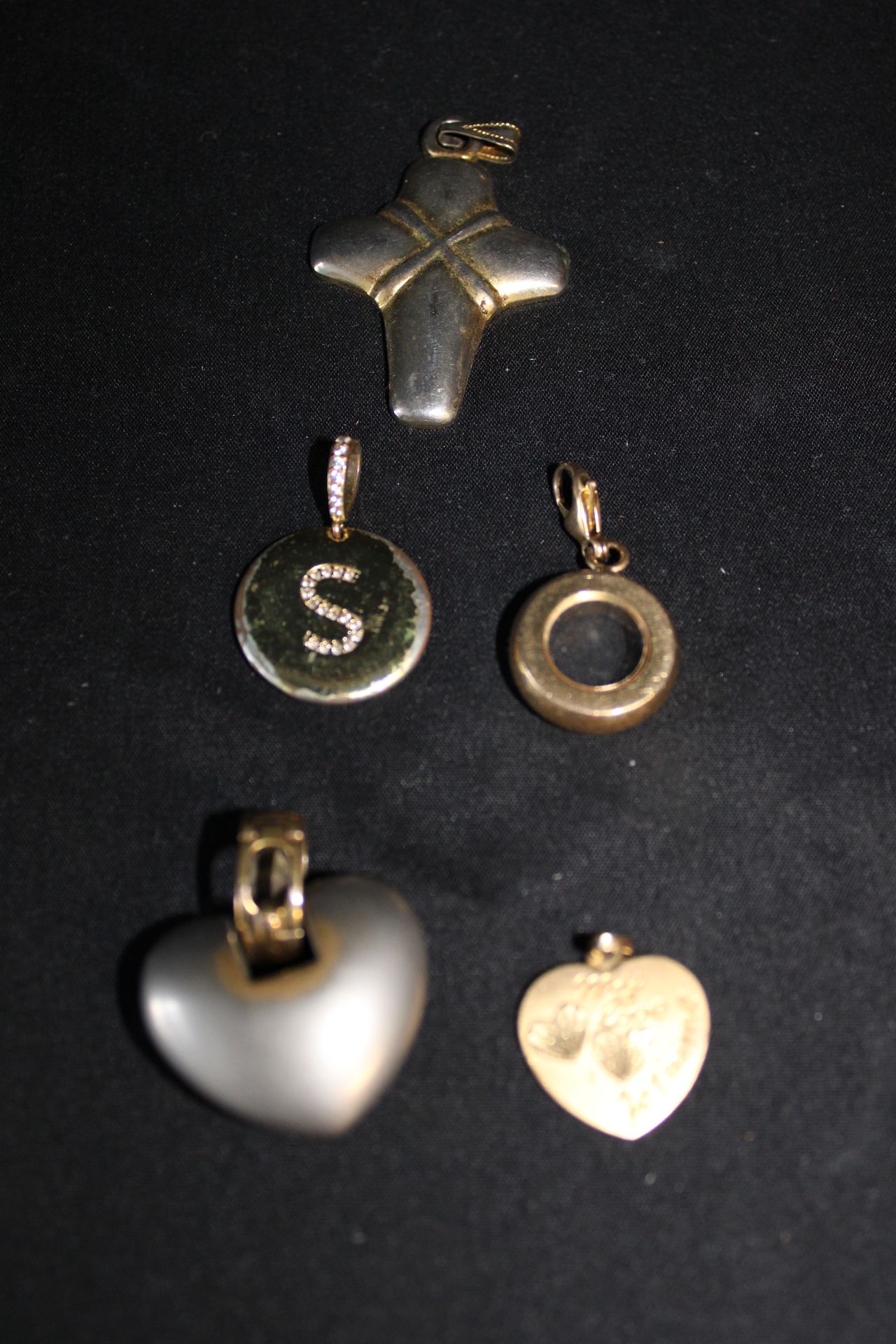 Null 
Set of 5 fancy pendants