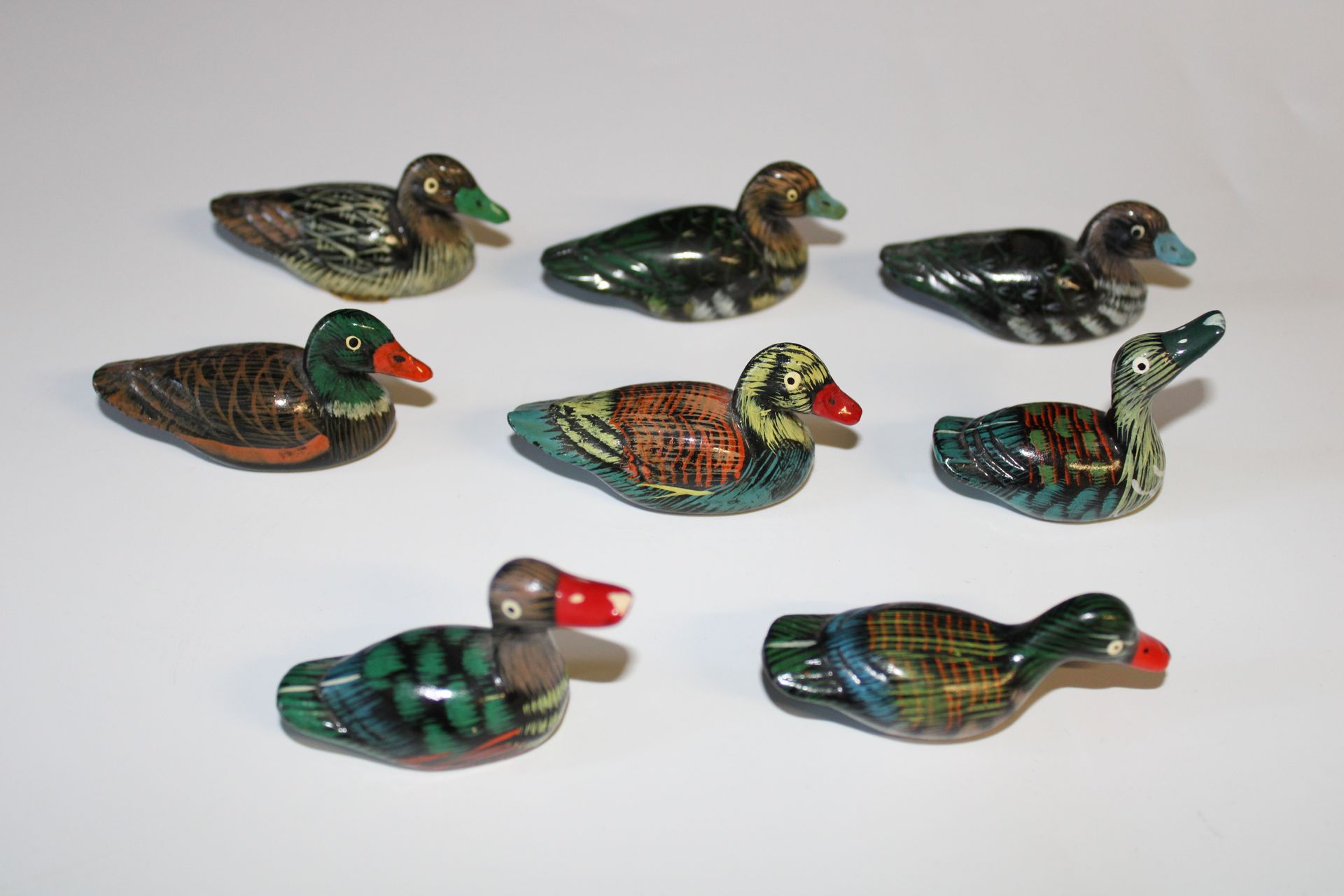 Null Set of 8 painted wooden ducks 6 x 3cm