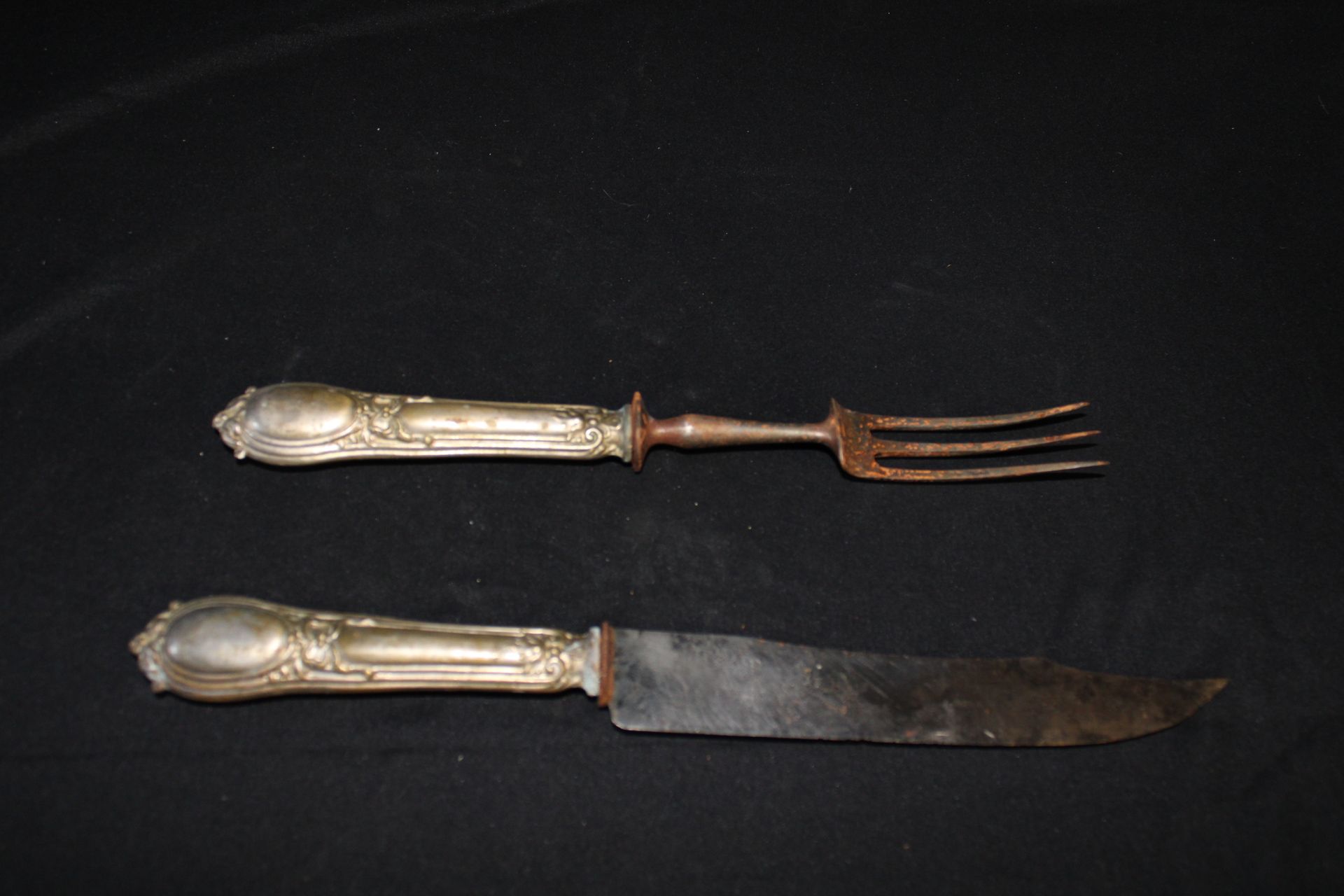 Null 
Pair of DUCHAMP cutlery, melted steel, knife 28cm, oxidized fork 31cm